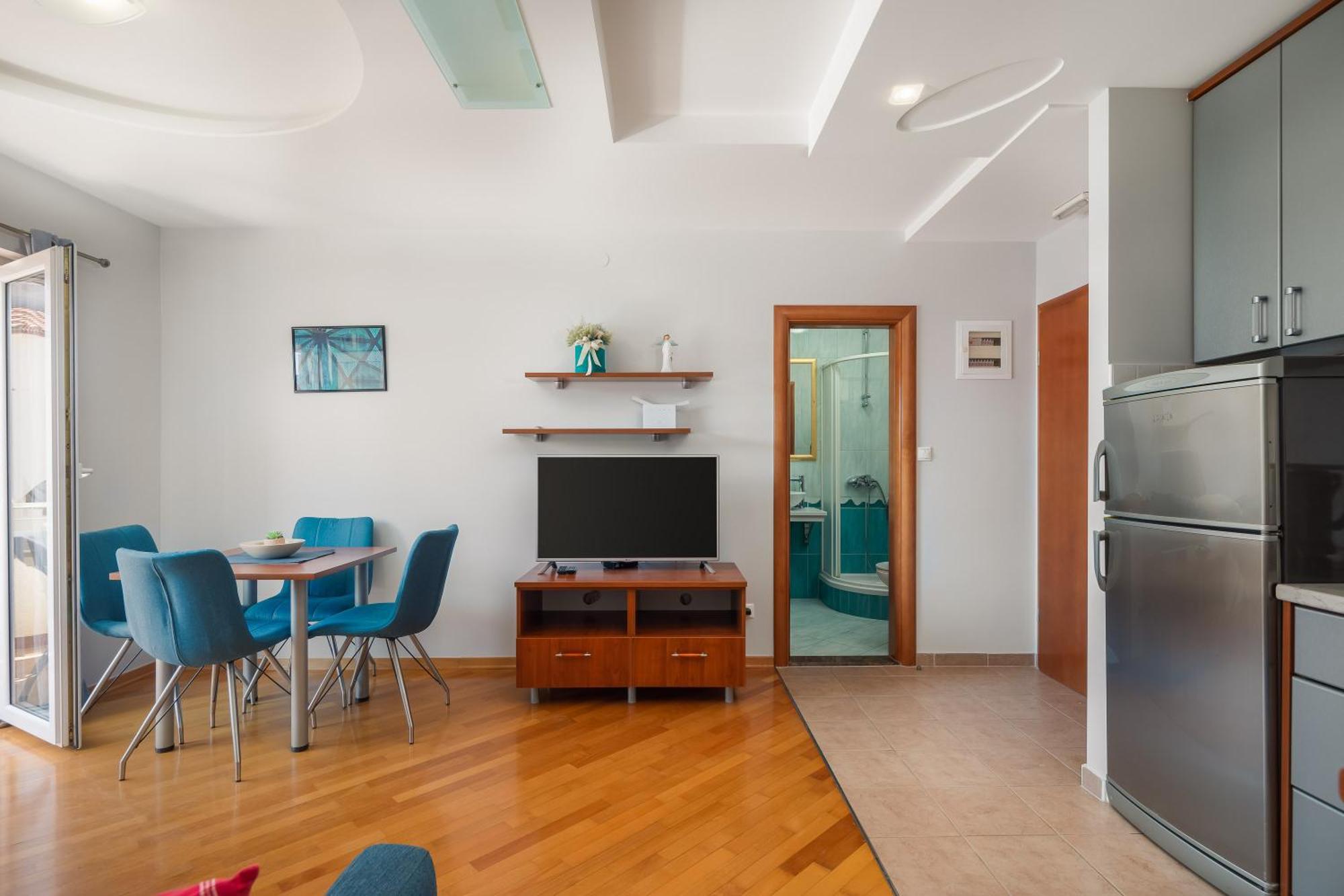 Brkic Apartments With Private Parking Makarska Bagian luar foto