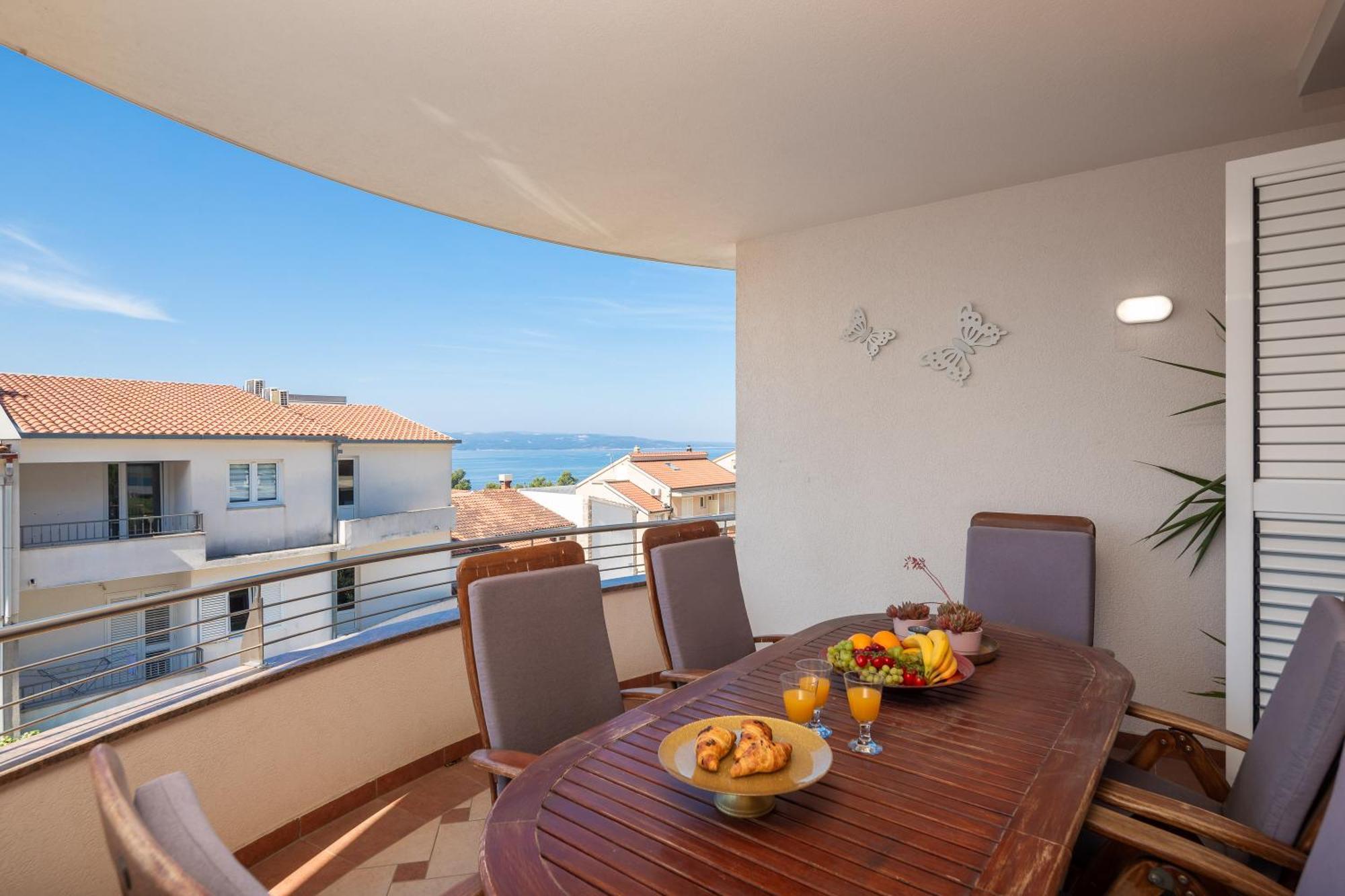 Brkic Apartments With Private Parking Makarska Bagian luar foto