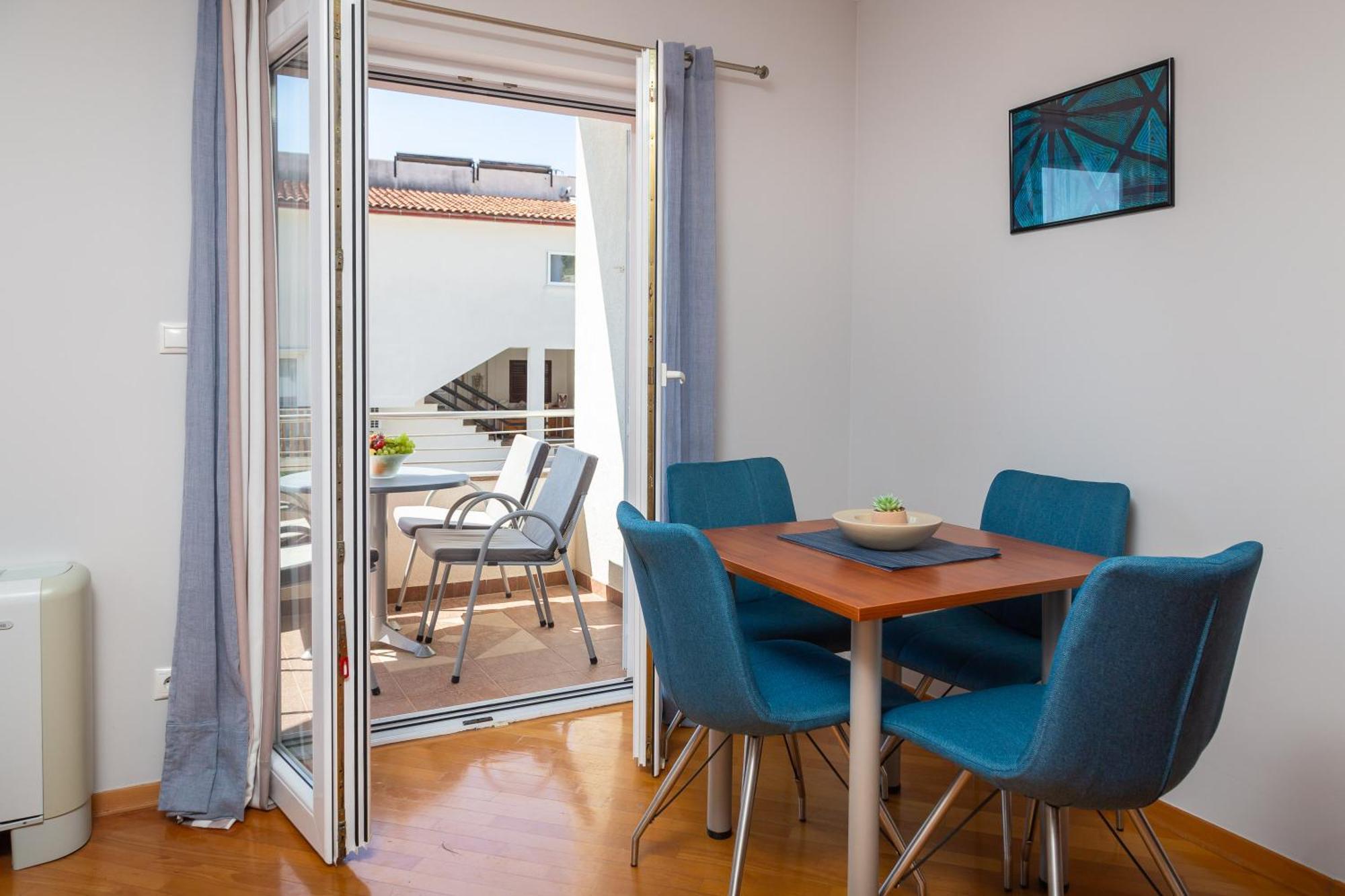 Brkic Apartments With Private Parking Makarska Bagian luar foto