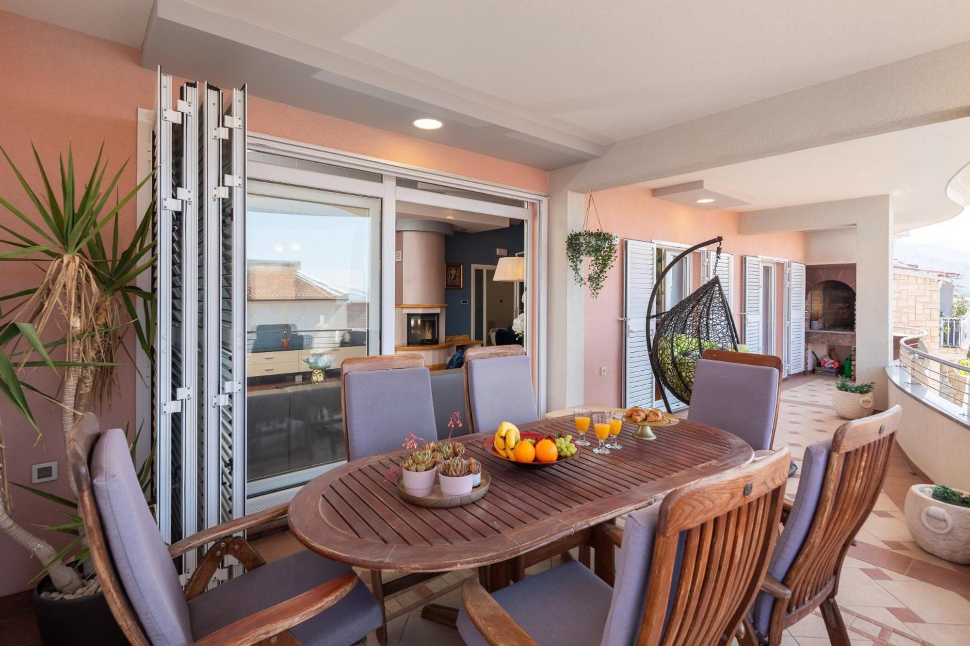 Brkic Apartments With Private Parking Makarska Bagian luar foto