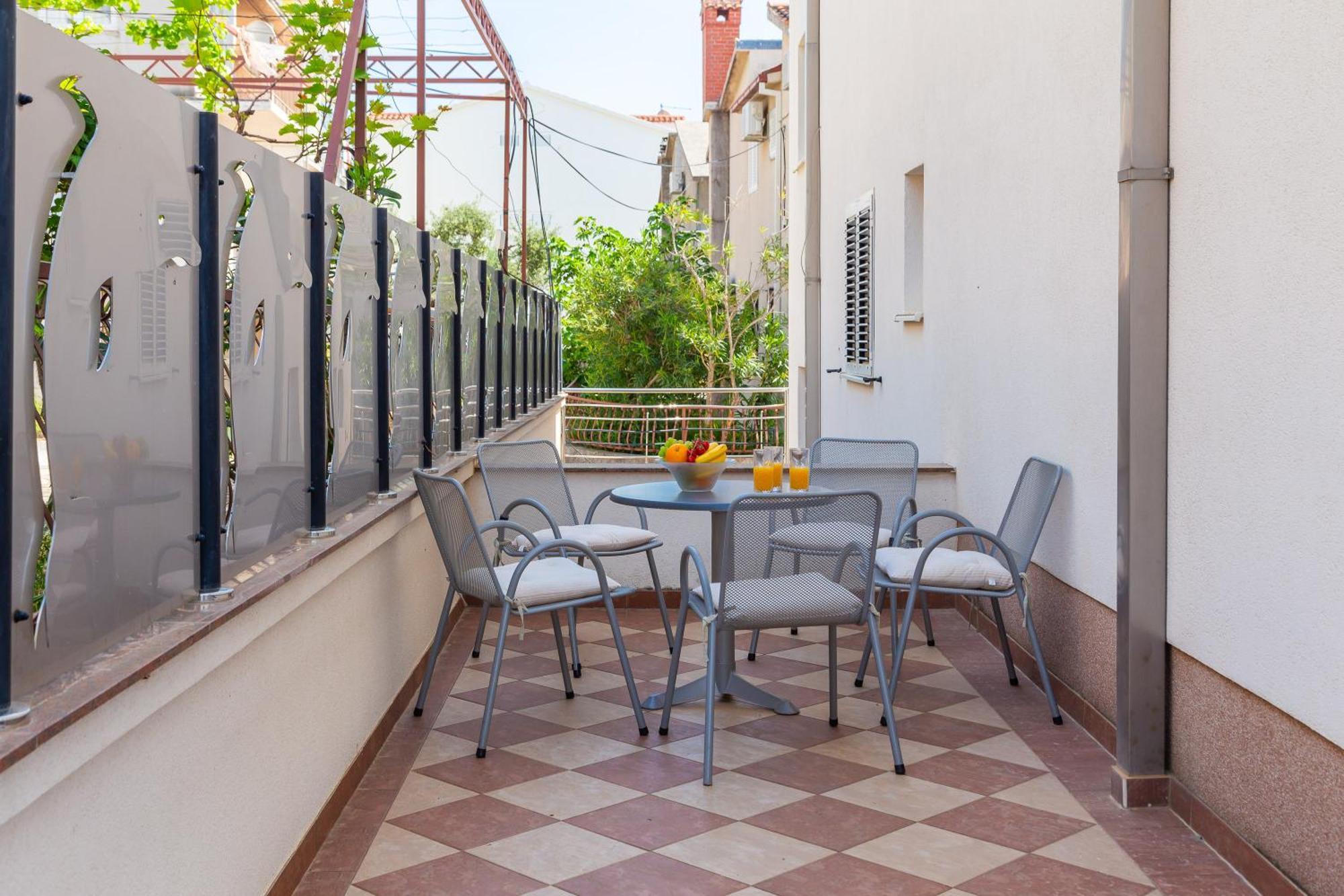 Brkic Apartments With Private Parking Makarska Bagian luar foto