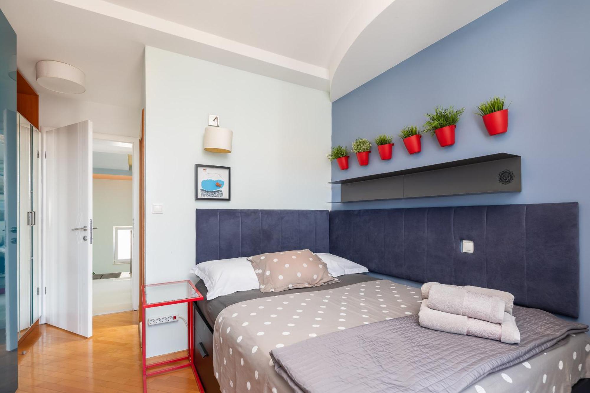 Brkic Apartments With Private Parking Makarska Ruang foto