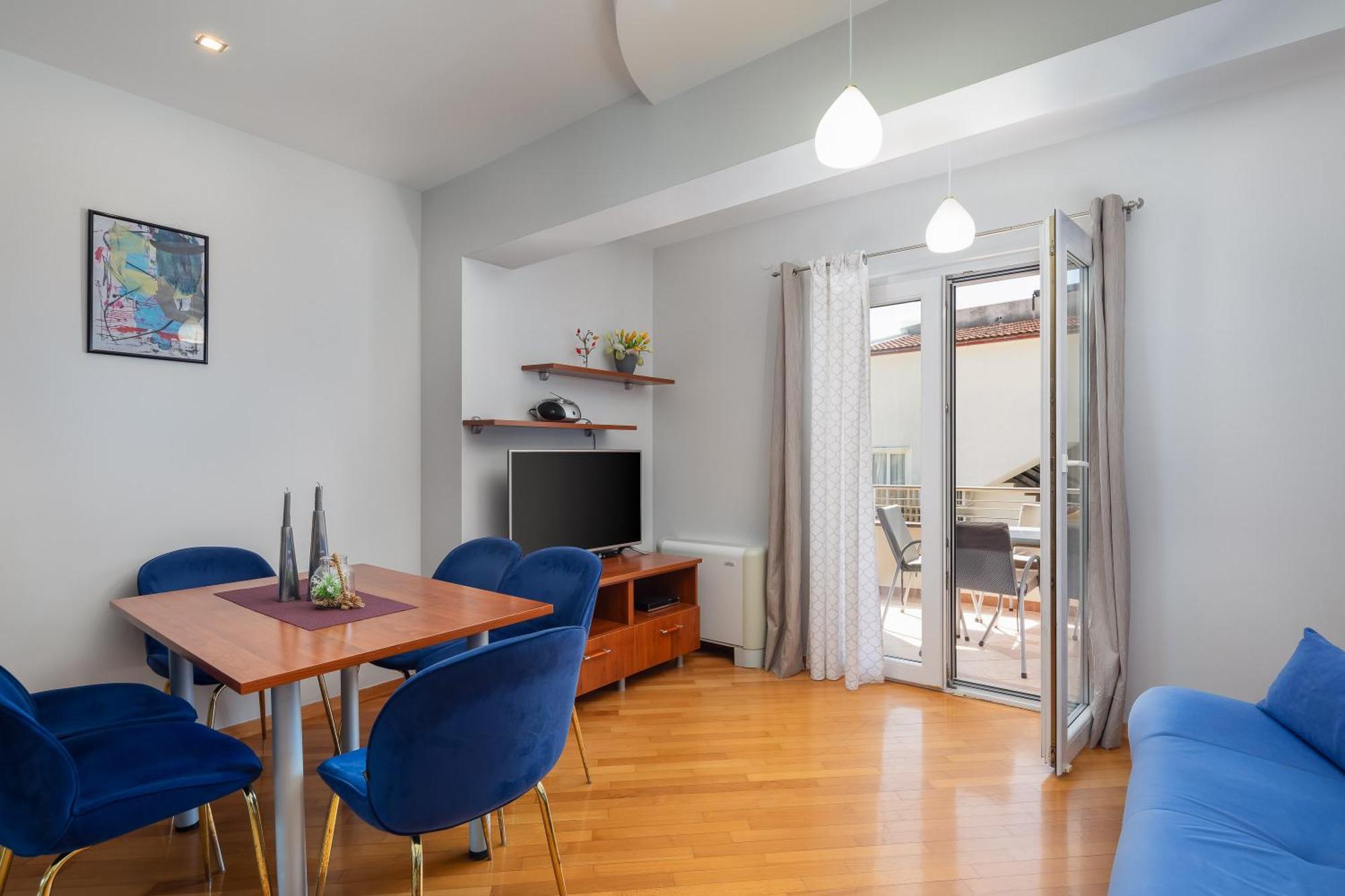 Brkic Apartments With Private Parking Makarska Ruang foto