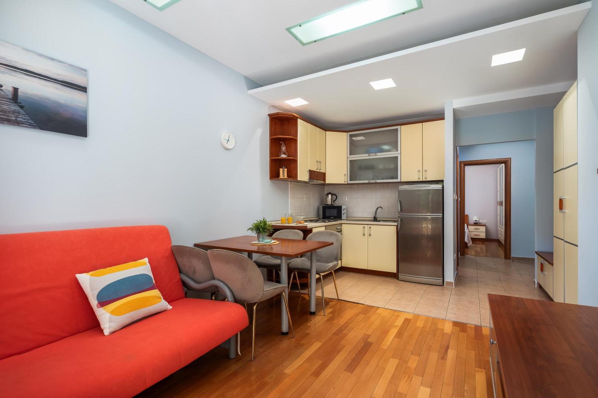 Brkic Apartments With Private Parking Makarska Ruang foto
