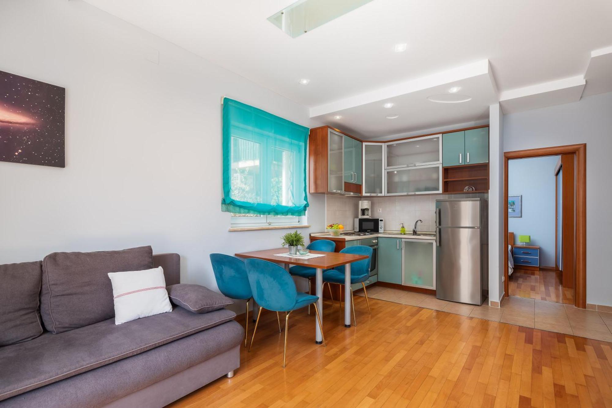 Brkic Apartments With Private Parking Makarska Ruang foto